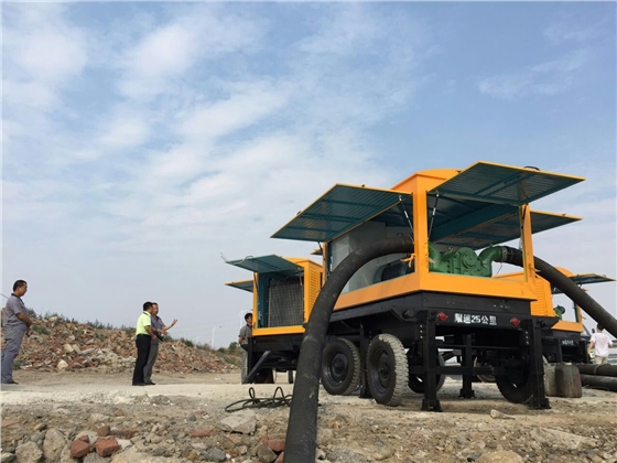 羅德移動(dòng)泵車(chē)進(jìn)行試車(chē) 羅德移動(dòng)泵車(chē)進(jìn)行試車(chē)